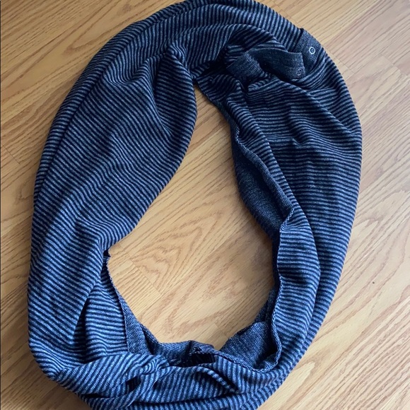 Lululemon black and white stripe scarf - Picture 1 of 3